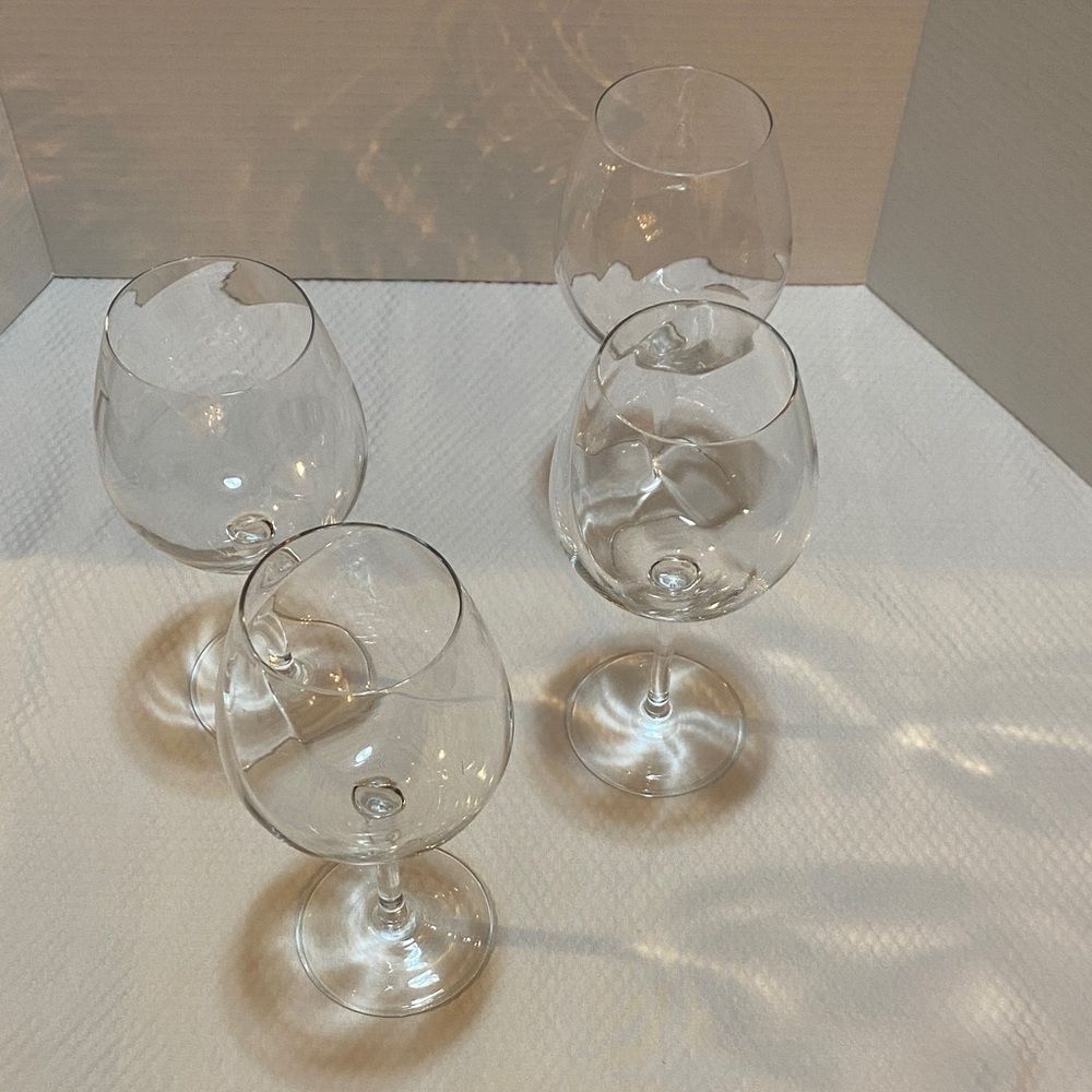 Pier 1 Elegant Swirl Clear Wine Glass Set (4) - Picture 5 of 11